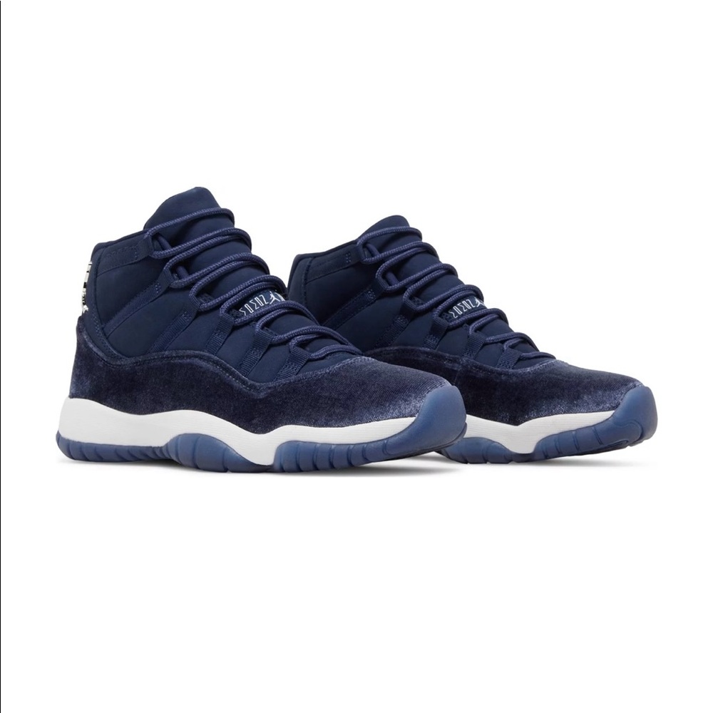 Wmns Air Jordan 11 Retro 'Midnight Navy Velvet'